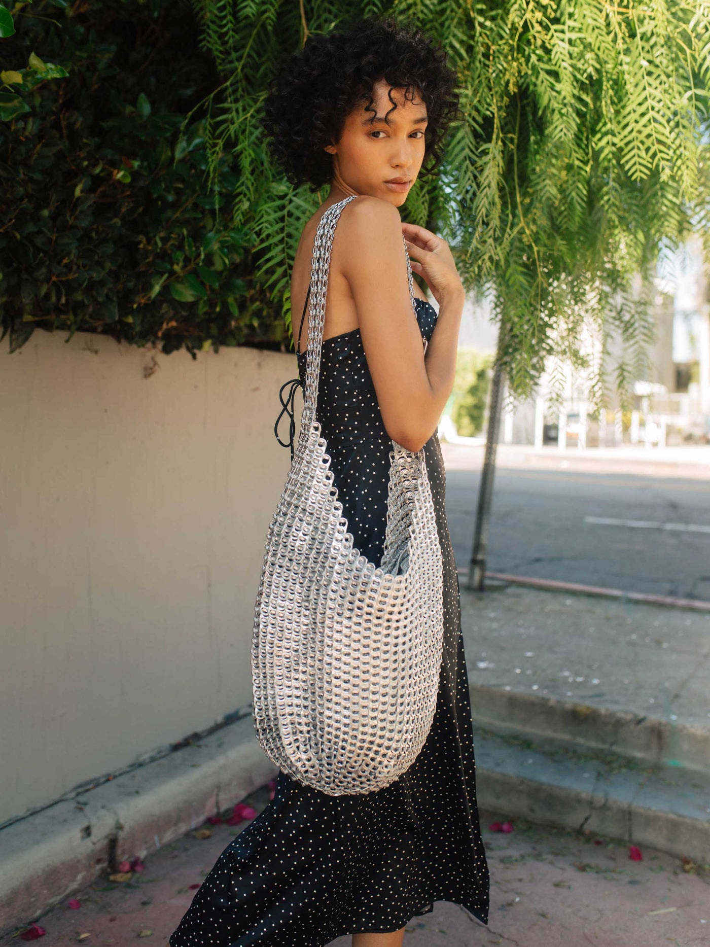 alt="silver hobo bag from ring pulls - escama studio"