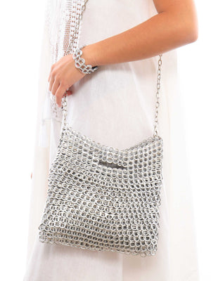 alt="silver clutch with purse chain - can tab bag escama"