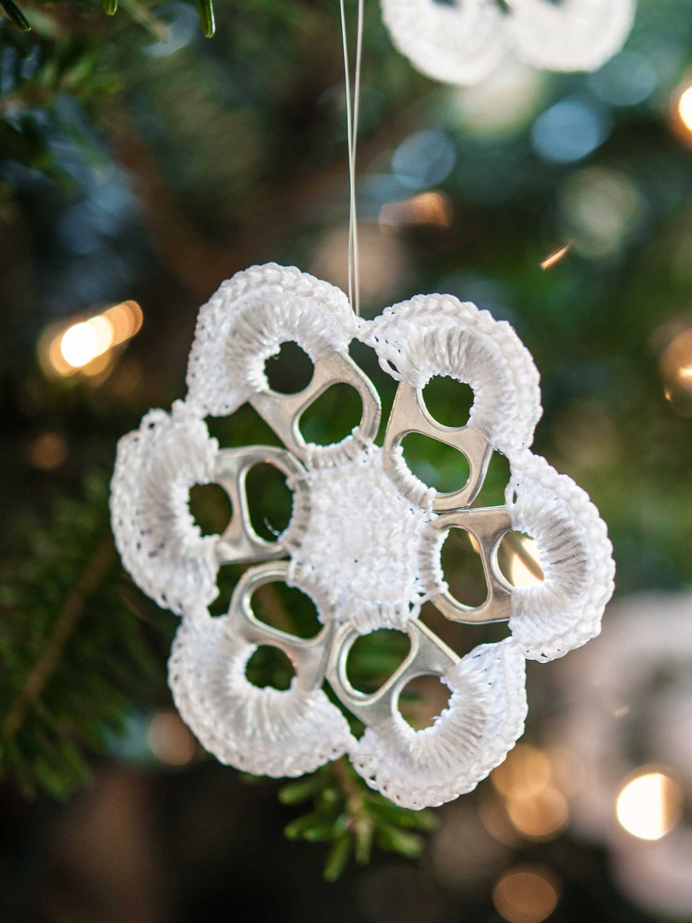 alt="christmas ornament made from soda pop tabs - escama studio"