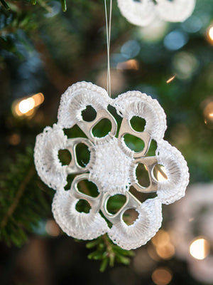 alt="christmas ornament made from soda pop tabs - escama studio"