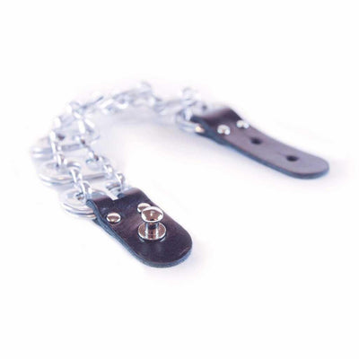 alt="recycled bracelet from aluminum and leather, Sydney bracelet from Escama Studio"